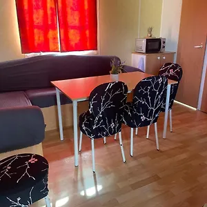  Camping Mobil-home Au Bord De L'eau